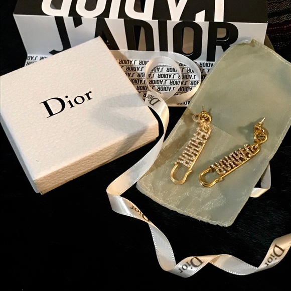 J’Adior Namesake Strauss & Gold - Picture 6 of 15